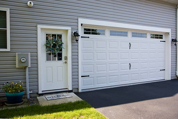 24/7 Emergency Garage Door Panel Replacement experts in North Pekin, IL